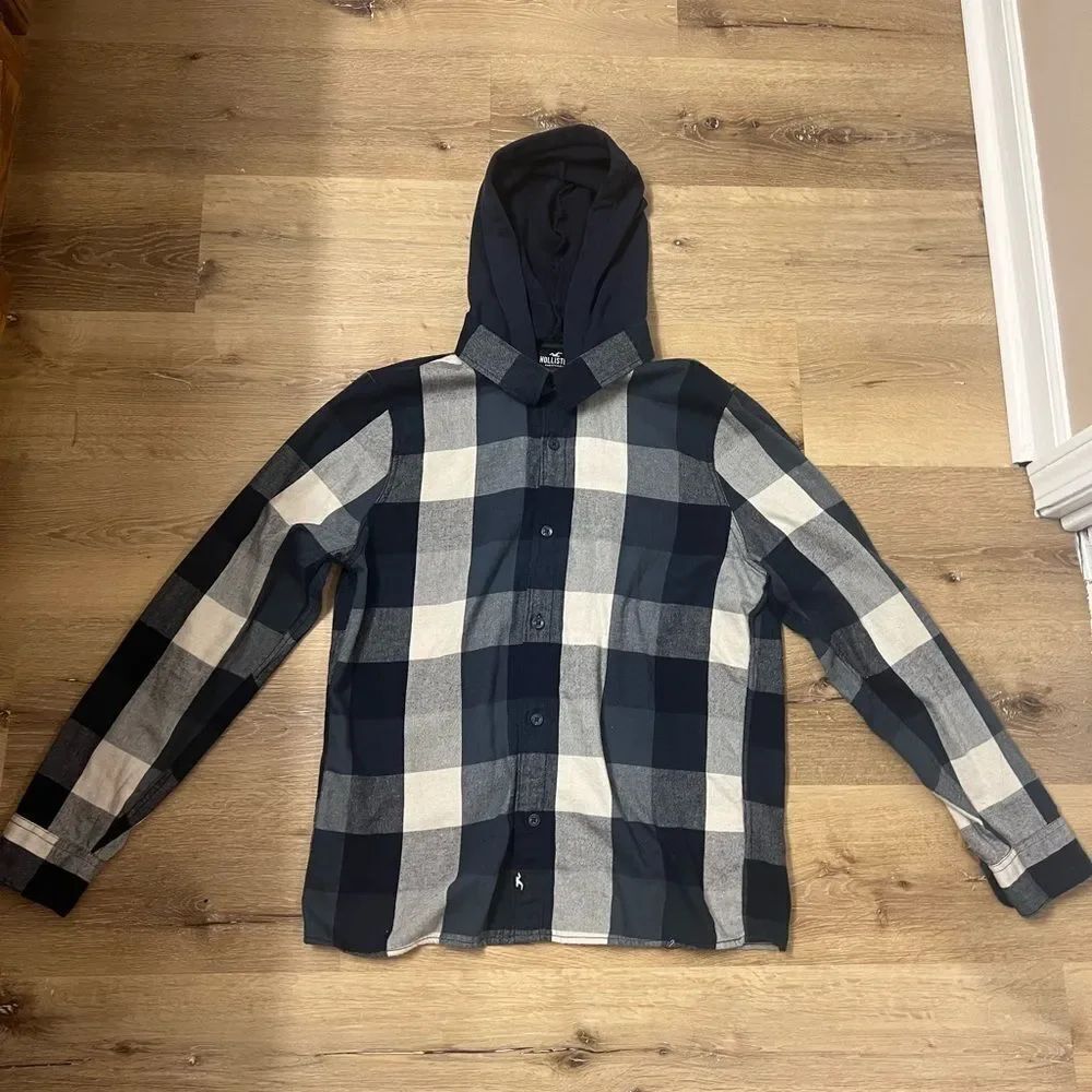 5 Hollister Top Bundle - Picture 6 of 11